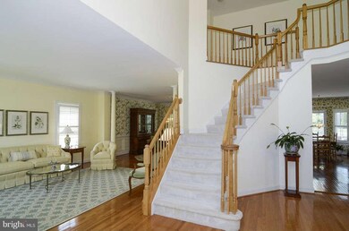 8201 Madrillon Estates Dr, Vienna, VA 22182 - photo 3