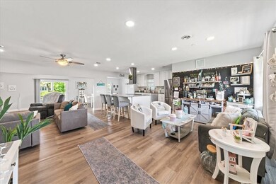 kitchen w/ granite countertops