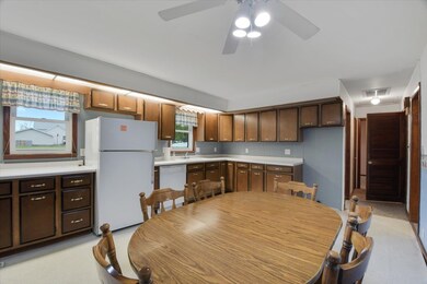 201 W Fillmore St, Philo, IL 61864 - photo 6