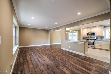 004_LIVING ROOM