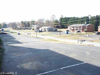 1974 Lakeview Rd, Asheboro, NC 27203 - photo 4