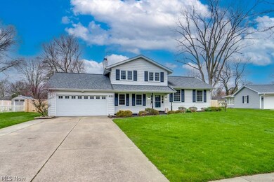 View of front facade with a front yard