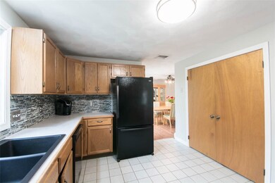 161 Spring Water Dr, Woonsocket, RI 02895 - photo 4