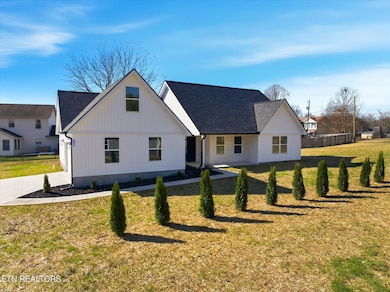 331 Granville Conner Rd, Powell, TN 37849 - photo 2