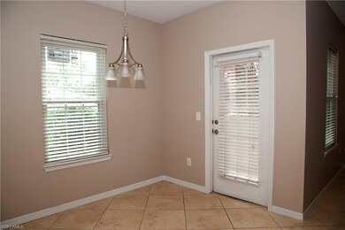 DINING ROOM/DOOR TO LANAI