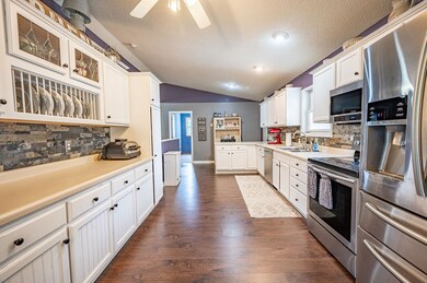 Kitchen w/newer SS Appliances