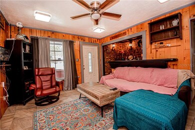 8625 Fish Lake Rd, Tampa, FL 33619 - photo 4