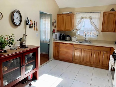 99 Ormond St, Hempstead, NY 11550 - photo 2