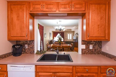 4722 SW 30th St, Topeka, KS 66614 - photo 7