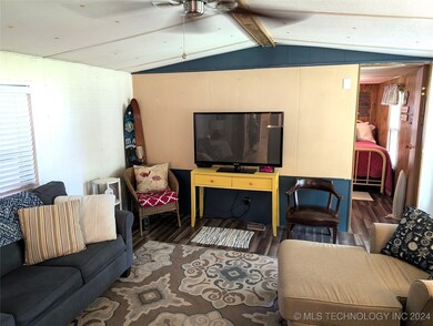 FURNISHED LIVINGROOM