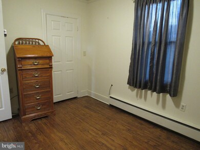 203 Fifth Ave W unit FRONT APT B, Forrester Center, WV 25438 - photo 5