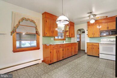 17537 Woodlawn Dr, Hagerstown, MD 21740 - photo 7