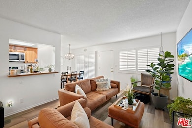 18560 Vanowen St unit 15, Reseda, CA 91335 - photo 3