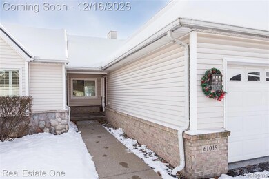 61019 Evergreen Ct unit 22, South Lyon, MI 48178 - photo 3
