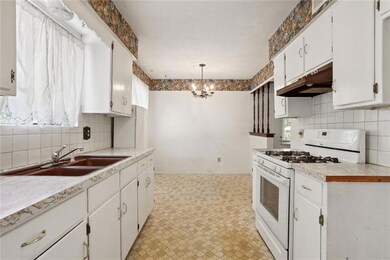 Kitchen       Main Level