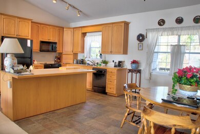 DSC_0208_09_10_Interior 4