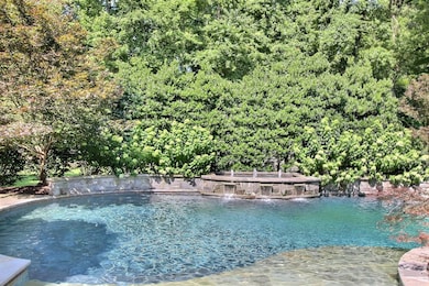 Sun deck and water feature!!