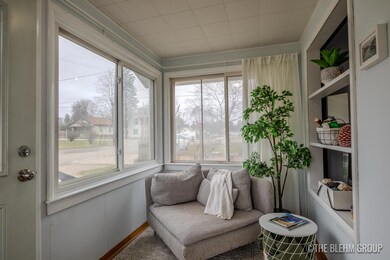 183 3rd St NE-6