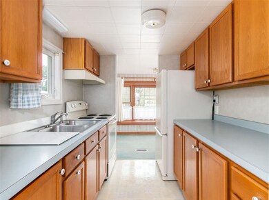 7 Bangor St, Nashua, NH 03063 - photo 5