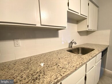 228 Wyndham Place, Trenton, NJ 08691 - photo 5