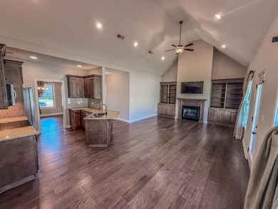 2859 Windsor Trace Ct, Bowling Green, KY 42104 - photo 2