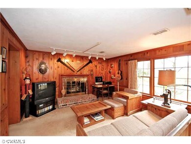 Den/Family/Great Room - Fireplace!