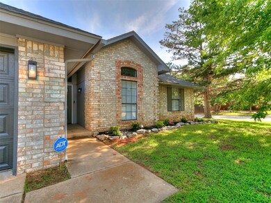 10001 Hollyhead Way, Yukon, OK 73099 - photo 7