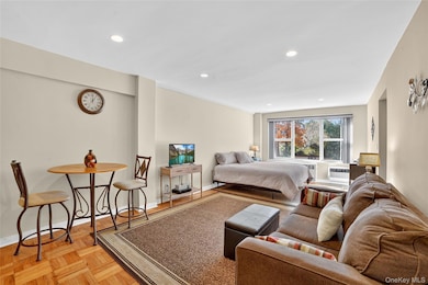 10 Old Mamaroneck Rd unit 4K, White Plains, NY 10605 - photo 5