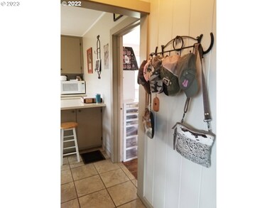 335 W Union Ave, Heppner, OR 97836 - photo 5