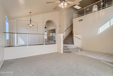 3-213089311-05 Foyer