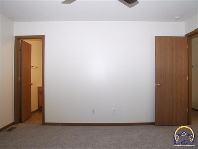 1717 SW Valley View Ct, Topeka, KS 66615 - photo 6