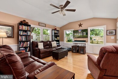 112 Riverview Cir, Colonial Beach, VA 22443 - photo 2