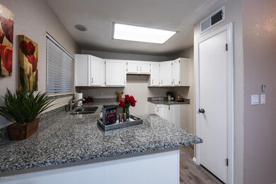 1440 E Stephens Dr, Tempe, AZ 85283 - photo 4