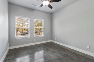 124 E Day St, Denison, TX 75021 - photo 7