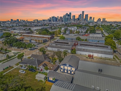 Property less than 5 minutes from Downtown