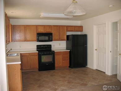 Kitchen w/pantry