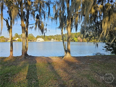 Lake View in front