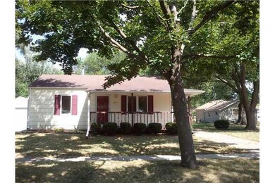 2001 E 27th St, Des Moines, IA 50317 - photo 2