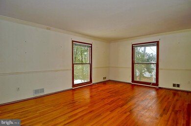 8806 Tallyho Trail, Potomac, MD 20854 - photo 5