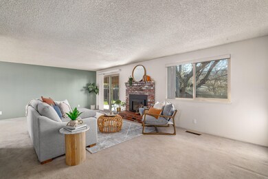 759NLaurelSt-009