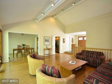 12432 Goldfinch Ct, Potomac, MD 20854 - photo 4