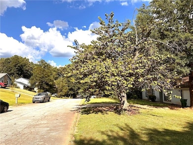 3901 Wood Path Dr, Stone Mountain, GA 30083 - photo 2