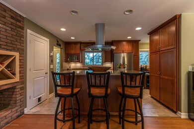 Lots of Kitchen Seating