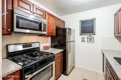 69 Arlington Ct unit 13, Holmdel, NJ 07733 - photo 6