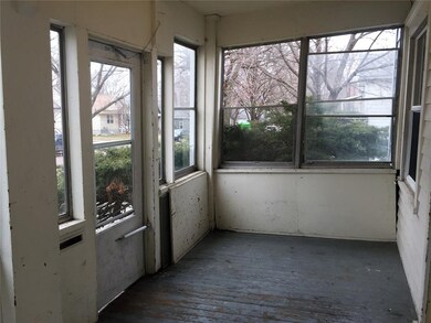 1128 9th St SE, Cedar Rapids, IA 52401 - photo 2