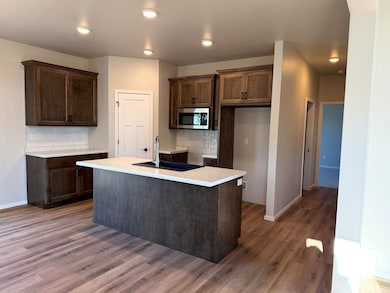 N9315 Gemstone Ct, Appleton, WI 54915 - photo 2