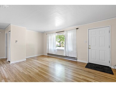 Living Room/Entrance