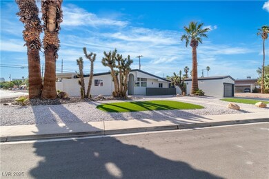 View of front facade featuring driveway and a gara
