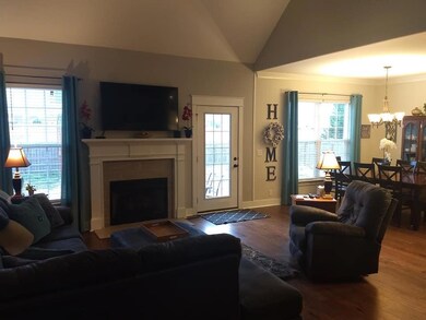 18 FT CEILINGS IN THE GREAT ROOM/OPEN DINING AREA...