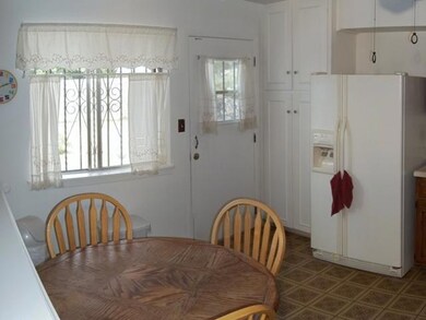 Kitchen. Eat-in Kitchen. What a convenie